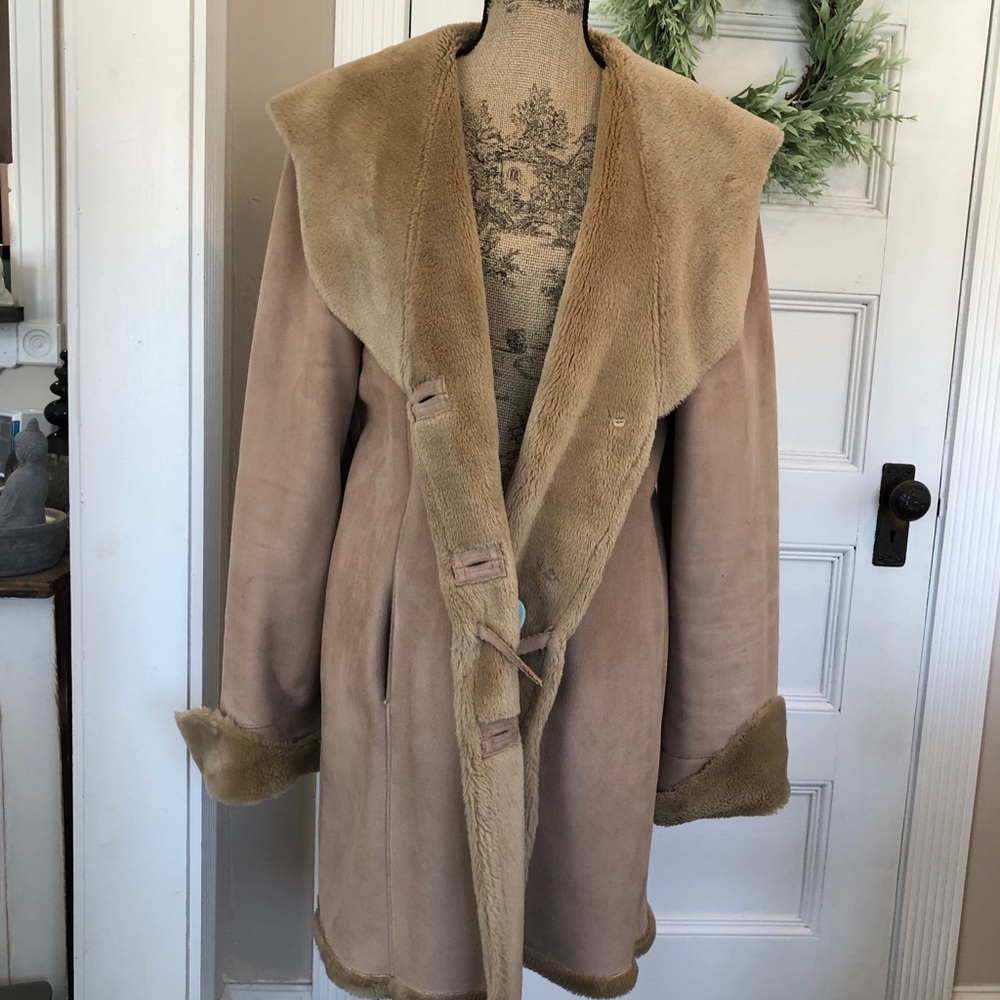 Coat - Picture 4 of 8
